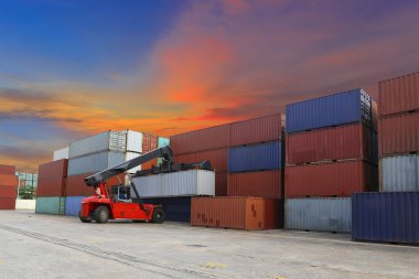 Tersanenin güzel s ile konteyner kutu taşıma forklift