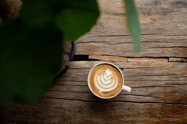 Cappuccino Caldo Sul Tavolo — Foto Stock