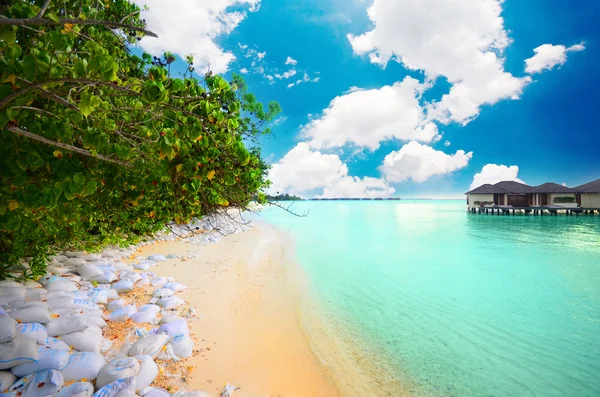 Maldives Villas d'eau dans l'océan — Photo