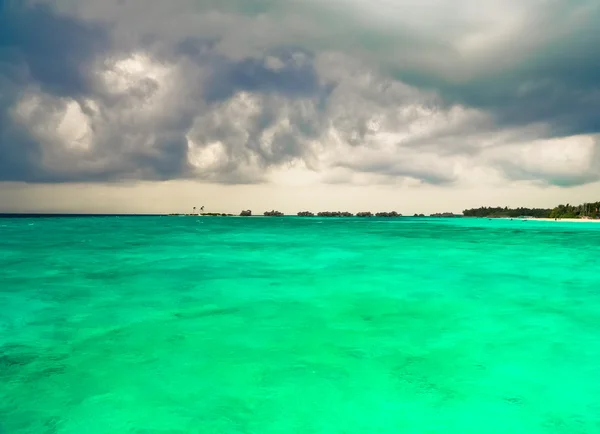 몰디브에서 폭풍우 구름 — 스톡 사진