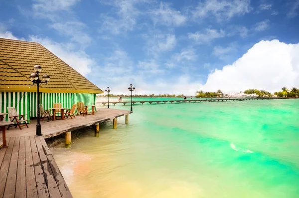 Belle maison de plage aux Maldives — Photo