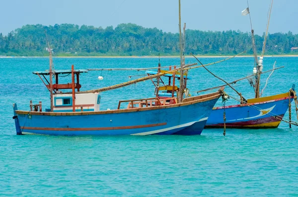 Fiskebåtar på waligama, sri lanka — Stockfoto