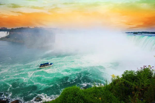 Levande niagara falls, ontario, Kanada — Stockfoto