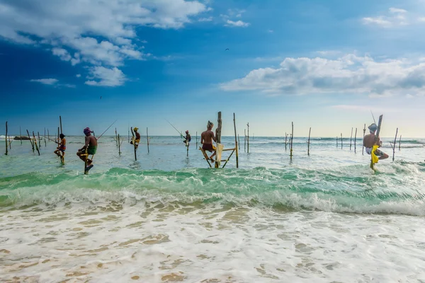 Pescadores estão pescando em estilo único . — Fotografia de Stock