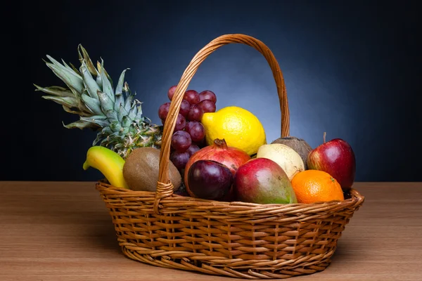Fruit basket — Stock Photo, Image