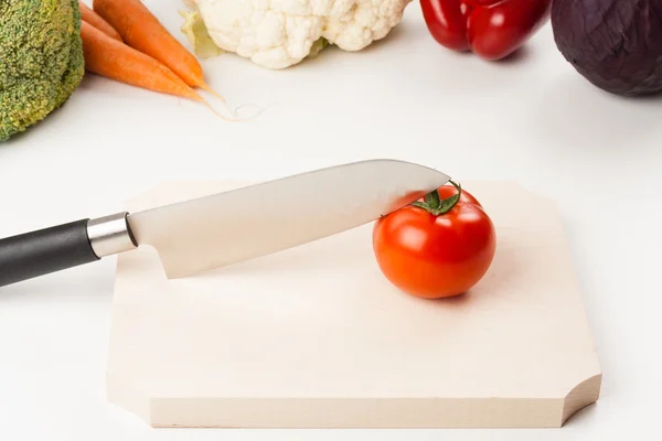 Tomato on cutting board — Stock Photo, Image