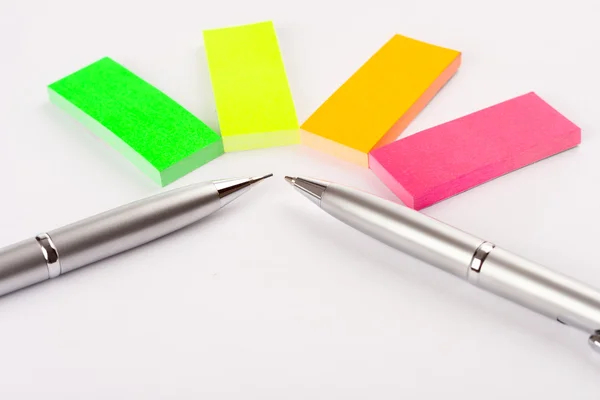 Postit et stylos — Photo