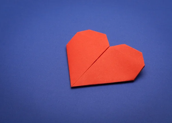Бумажное сердце оригами — стоковое фото