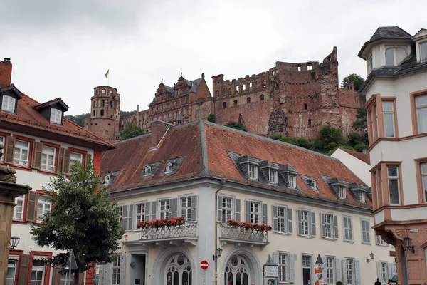 Heidelberg Şatosu (Almanca: Heidelberg Castle), Almanya 'nın en ünlü harabelerinden biridir. Kızıl Neckar Vadisi 'nin kumtaşından yapılmış kalıntıları 28 Ağustos 2021' de Almanya 'nın Heidelberg kentindeki vadiden 80 metre yükselir.