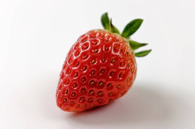 Tatlı ve taze meyve. Kırmızı meyve. Kışın meyve.