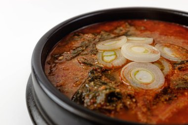 Yılan balıklı baharatlı çorba. Kore deniz ürünleri yemekleri. Balık güveç.