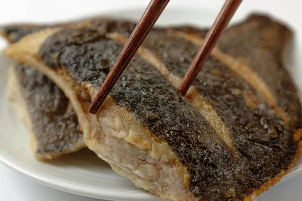 焼き魚 ハリブを使った料理 塩辛くて柔らかい焼き魚 — ストック写真