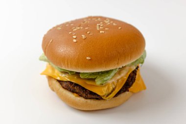 Amerikan yemek kültürü. Biftek ve peynirli yiyecekler. Taze sebzeli yemek