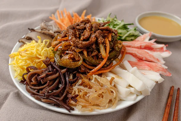 Φρέσκο Φαγητό Θαλασσινά Και Λαχανικά Πιάτα Σάλτσα Μουστάρδας Κινέζικη Κουλτούρα — Φωτογραφία Αρχείου