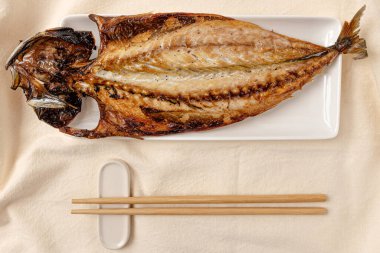 Izgara uskumru. Yumuşak tadlı balık. Tuzlu ızgara balık.