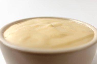 Sarımsaklı sos. Baharatlı ve tatlı soslu. Ekmek batırmak için sos.