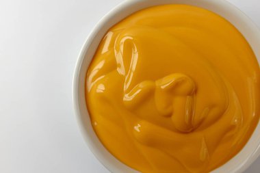 Lezzetli sos. Tuzlu sos. Çedar peynirli sos.