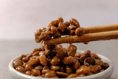 Soya fasulyesinden yapılmış yiyecek. Mayalanmış soya fasulyesinden yapılmış yiyecek. Japon yemek kültürü