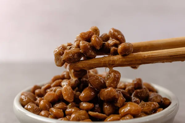 Soya fasulyesinden yapılmış yiyecek. Mayalanmış soya fasulyesinden yapılmış yiyecek. Japon yemek kültürü