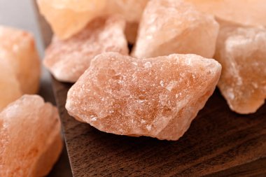 Himalayalar 'dan tuz. Tuz taşa dönüştü. pembe yemek