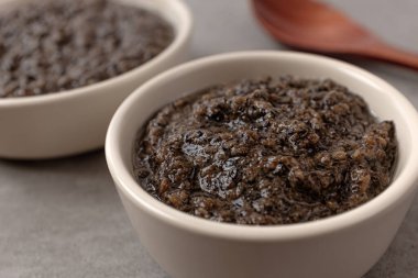 Mantarlı sos. Mantarlı sos ve zeytinyağı. İtalyan yemek kültürü