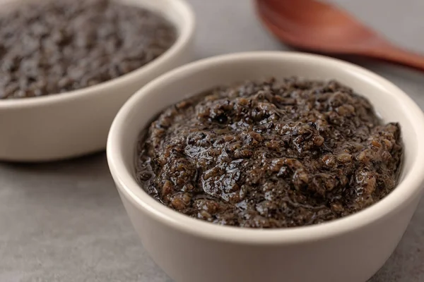 Mantarlı sos. Mantarlı sos ve zeytinyağı. İtalyan yemek kültürü