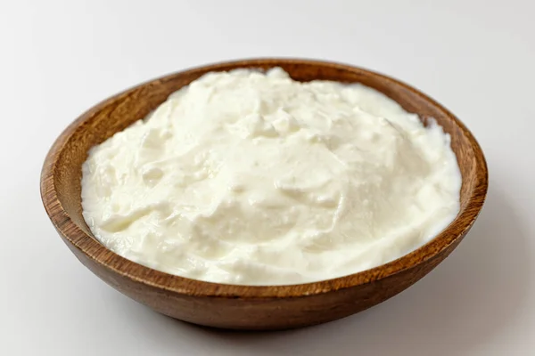 Beyaz Arkaplanda Yunan Yoğurdu — Stok fotoğraf