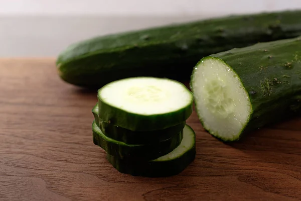 Dlouhá Šťavnatá Zeleninová Okurka — Stock fotografie
