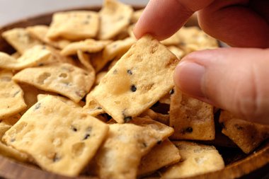 Hafif ve çıtır çıtır tofu atıştırmalığı