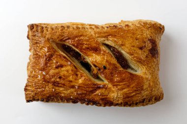 beyaz zemin üzerine elmalı turta