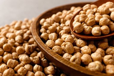 Küçük yuvarlak sebzeli nohut.