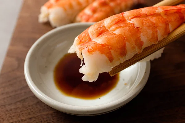 黑虎大虾寿司配海鲜 — 图库照片