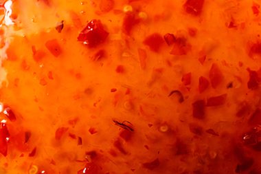 Acı biberli tatlı acı biber sosu.