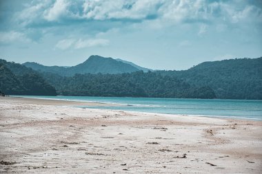 Tarutao Ulusal Parkı, Tayland 'ın güneyindeki Satun Eyaleti açıklarında Malacca Boğazı' ndaki 51 adadan oluşur.