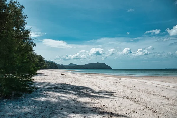 타루타오 공원은 주의해 안에서 떨어진 말라카 해협에 섬으로 이루어져 — 스톡 사진