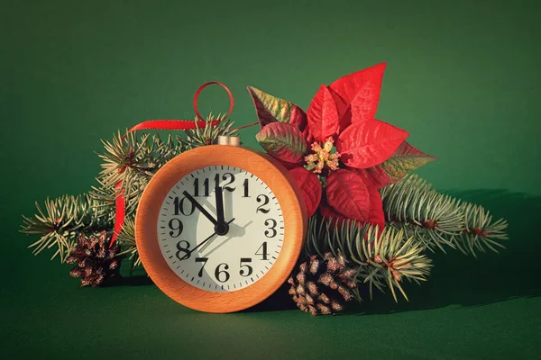 Countdown Midnight Wood Alarm Clock Poinsettia Fir Tree Pine Cones — Stock Photo, Image