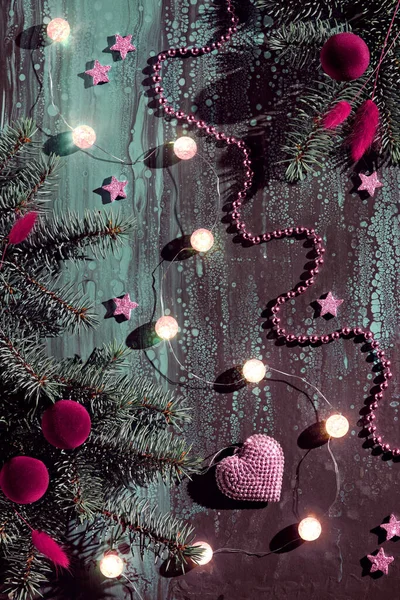 Рожеві Пончики Інші Різдвяні Прикраси Темному Абстрактному Тлі Різдвяні Вогні — стокове фото