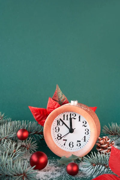 Countdown Midnight Wood Alarm Clock Poinsettia Fir Tree Red Baubles — Stock Photo, Image