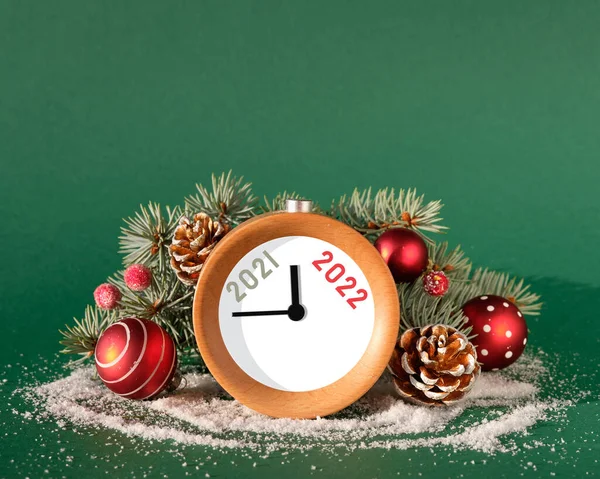 Countdown Midnight Wood Alarm Clock New Year 2022 Red Baubles — Stock Photo, Image