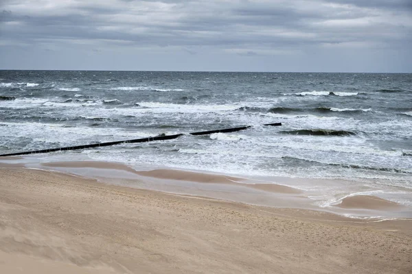 Seaside Baltic Sea Poland Stormy Sea Waves Hiting Wooden Poles — Stock Photo, Image