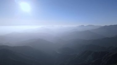 Baldy Dağı, San Gabriel Dağları 'nın hava panoramik çekimi, drome view, California, ABD