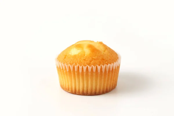 Απλό κεκάκι cupcake απομονωμένο σε λευκό φόντο — Φωτογραφία Αρχείου