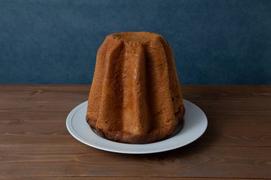 Pandoro italyan sünger keki.