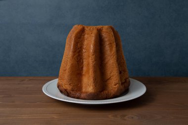 Pandoro italyan sünger keki.