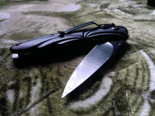 Small pocket clip folding knife — Stock Photo, Image