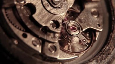 Eski Klasik Saat Çalışıyor ve Otomatik Hareket Çalışıyor