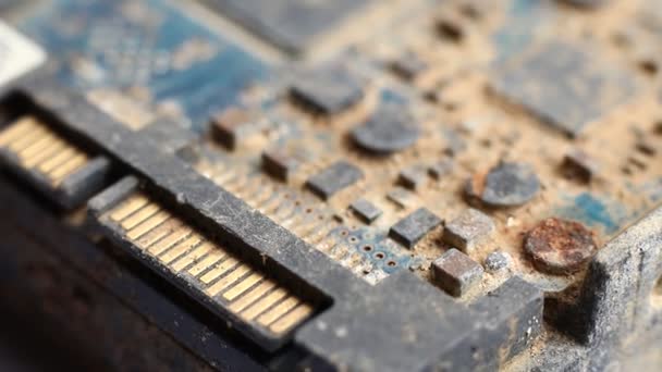 陈腐生锈的破烂不堪的老旧硬盘特写 — 图库视频影像