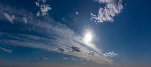 Панорама Голубого Неба Облаками — стоковое фото