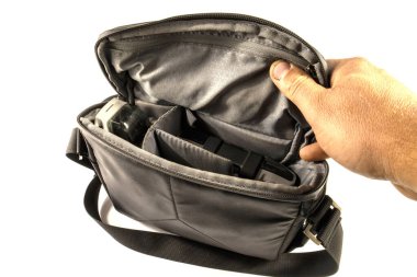 İHA 'lı siyah çanta ve beyaz üzerinde el izole