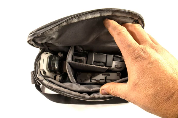 Schwarze Tasche Mit Drohne Und Hand Isoliert Auf Weiß — Stockfoto